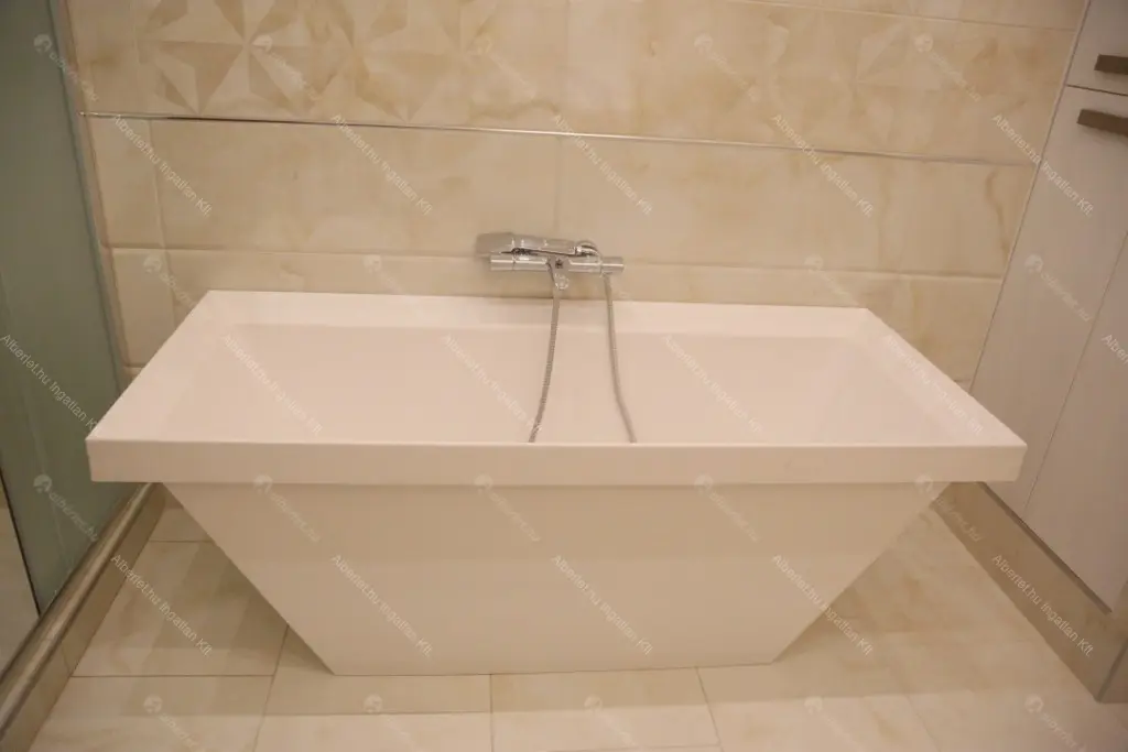 Kiadó albérlet 970000 Ft/hó áron: Budapest, V. kerület  Régi posta utca. Mérete: 170 nm, 3 szobás | Alberlet.hu - 6686993