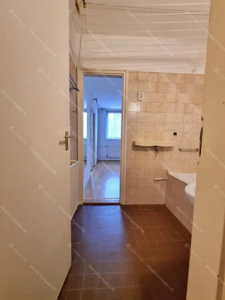 Kiadó albérlet 279000 Ft/hó áron: Budapest, V. kerület  Semmelweis utca. Mérete: 60 nm, 3 szobás | Alberlet.hu - 6692032