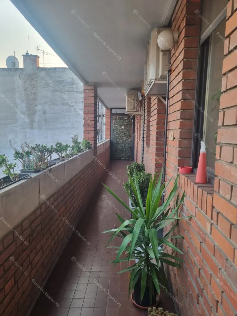 Kiadó albérlet 279000 Ft/hó áron: Budapest, V. kerület  Semmelweis utca. Mérete: 60 nm, 3 szobás | Alberlet.hu - 6692035