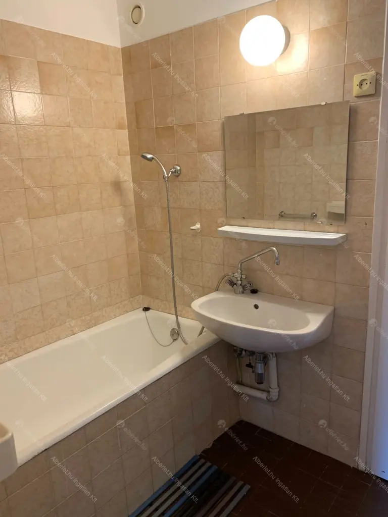 Kiadó albérlet 280000 Ft/hó áron: Budapest, V. kerület  Semmelweis utca. Mérete: 68 nm, 3 szobás | Alberlet.hu - 6687657