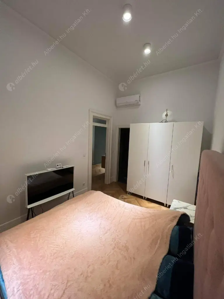 Kiadó albérlet 772000 Ft/hó áron: Budapest, V. kerület  Semmelweis utca. Mérete: 80 nm, 3 szobás | Alberlet.hu - 6629569
