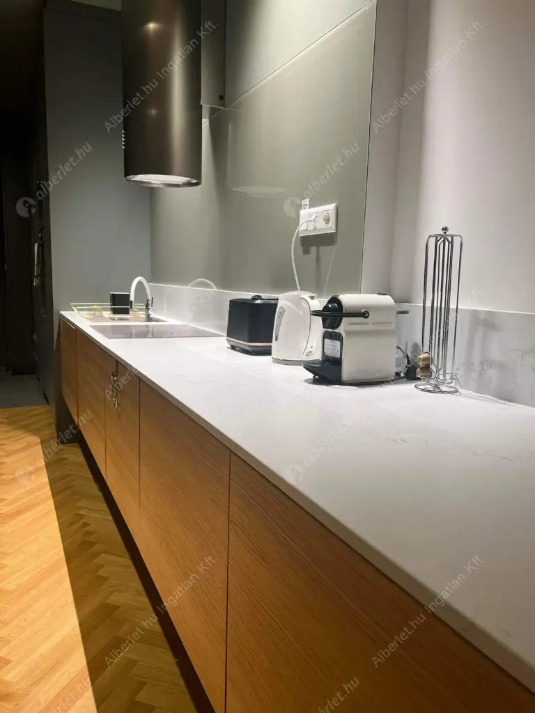 Kiadó albérlet 772000 Ft/hó áron: Budapest, V. kerület  Semmelweis utca. Mérete: 80 nm, 3 szobás | Alberlet.hu - 6629570