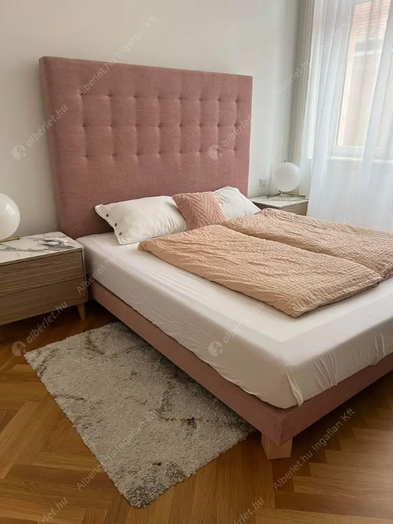 Kiadó albérlet 772000 Ft/hó áron: Budapest, V. kerület  Semmelweis utca. Mérete: 80 nm, 3 szobás | Alberlet.hu - 6629573