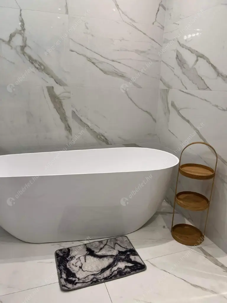 Kiadó albérlet 772000 Ft/hó áron: Budapest, V. kerület  Semmelweis utca. Mérete: 80 nm, 3 szobás | Alberlet.hu - 6629575