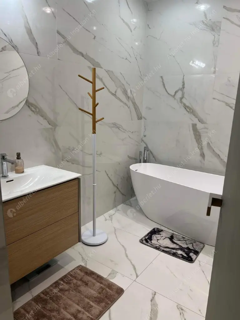 Kiadó albérlet 772000 Ft/hó áron: Budapest, V. kerület  Semmelweis utca. Mérete: 80 nm, 3 szobás | Alberlet.hu - 6629576