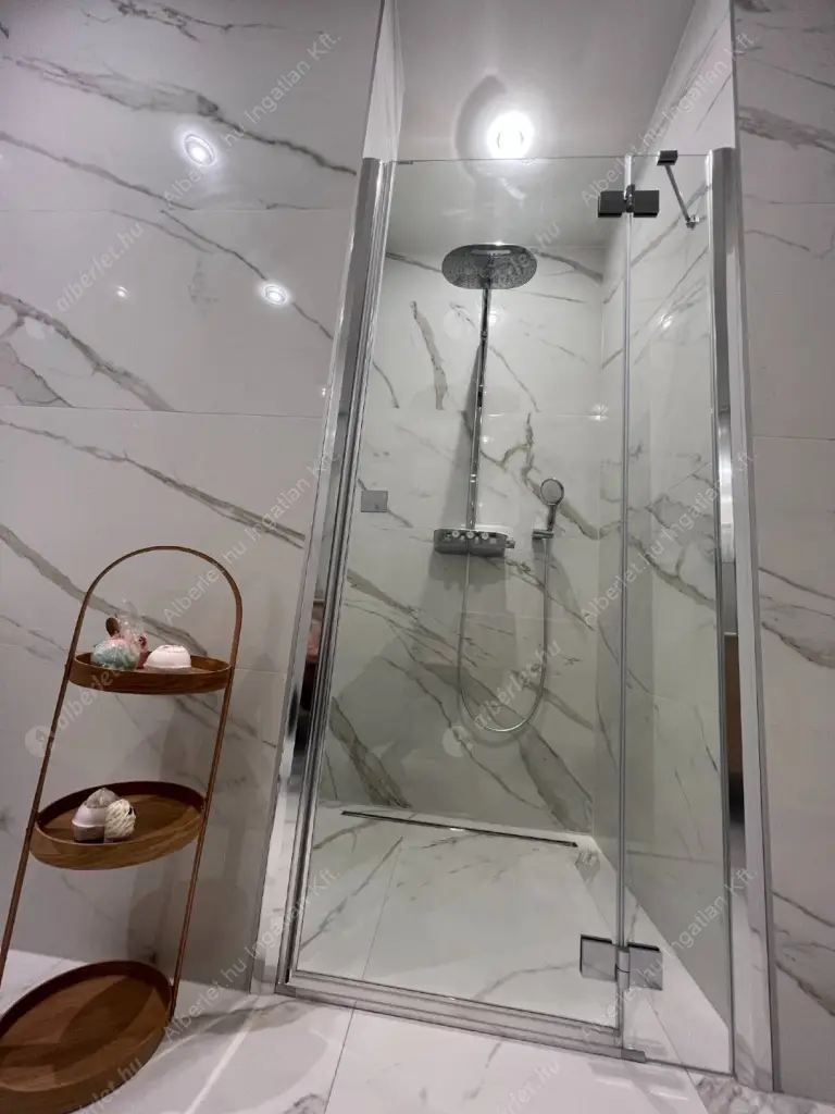 Kiadó albérlet 757000 Ft/hó áron: Budapest, V. kerület  Semmelweis utca. Mérete: 80 nm, 3 szobás | Alberlet.hu - 6637549