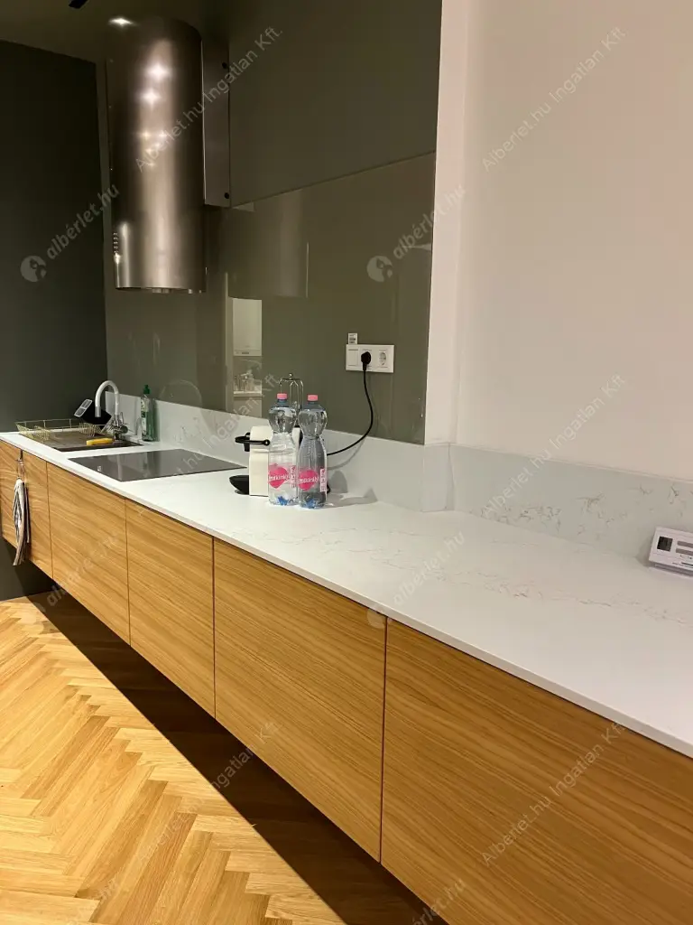 Kiadó albérlet 757000 Ft/hó áron: Budapest, V. kerület  Semmelweis utca. Mérete: 80 nm, 3 szobás | Alberlet.hu - 6637550