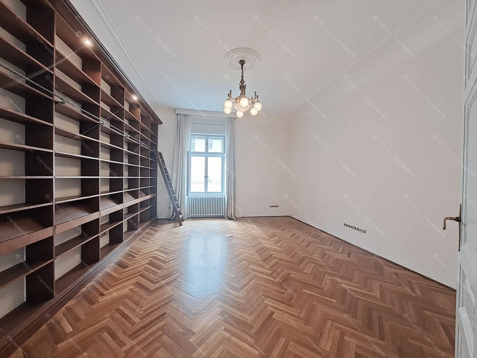 Kiadó albérlet 1522000 Ft/hó áron: Budapest, V. kerület  Szabadság tér. Mérete: 206 nm, 6 szobás | Alberlet.hu - 6651477