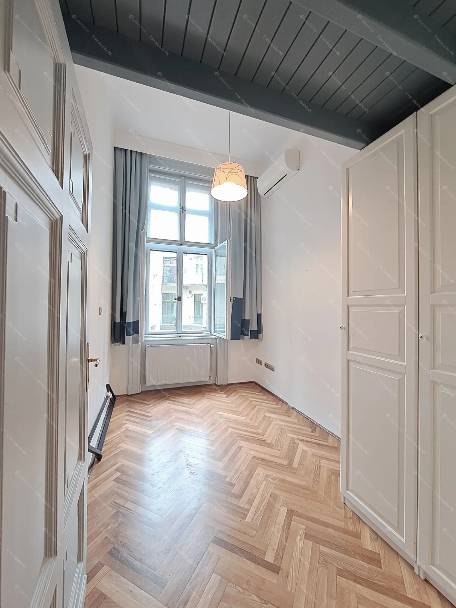 Kiadó albérlet 1522000 Ft/hó áron: Budapest, V. kerület  Szabadság tér. Mérete: 206 nm, 6 szobás | Alberlet.hu - 6651482