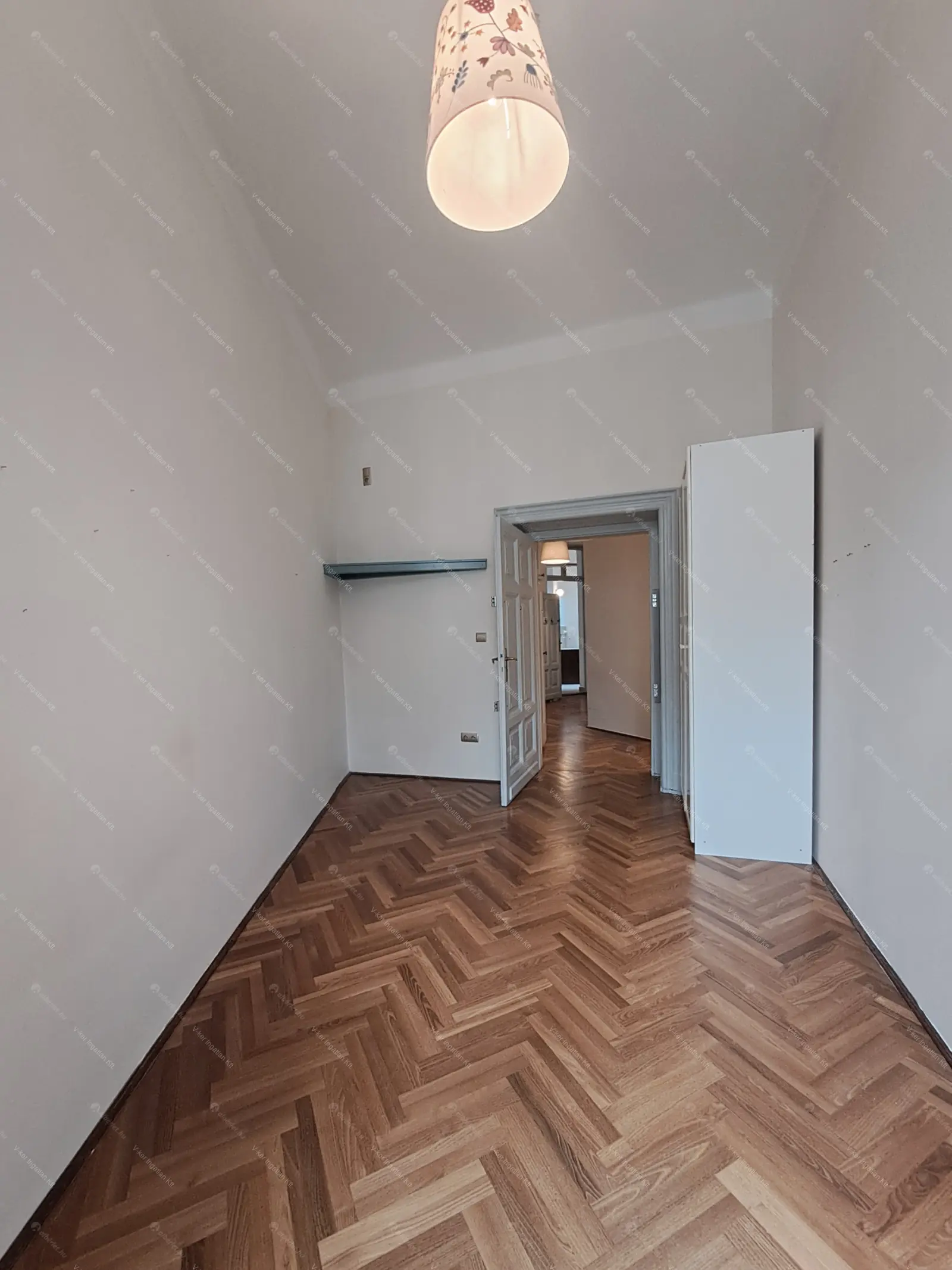 Kiadó albérlet 1522000 Ft/hó áron: Budapest, V. kerület  Szabadság tér. Mérete: 206 nm, 6 szobás | Alberlet.hu - 6651485