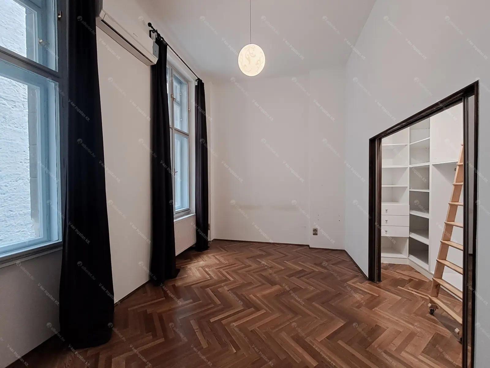 Kiadó albérlet 1522000 Ft/hó áron: Budapest, V. kerület  Szabadság tér. Mérete: 206 nm, 6 szobás | Alberlet.hu - 6651493