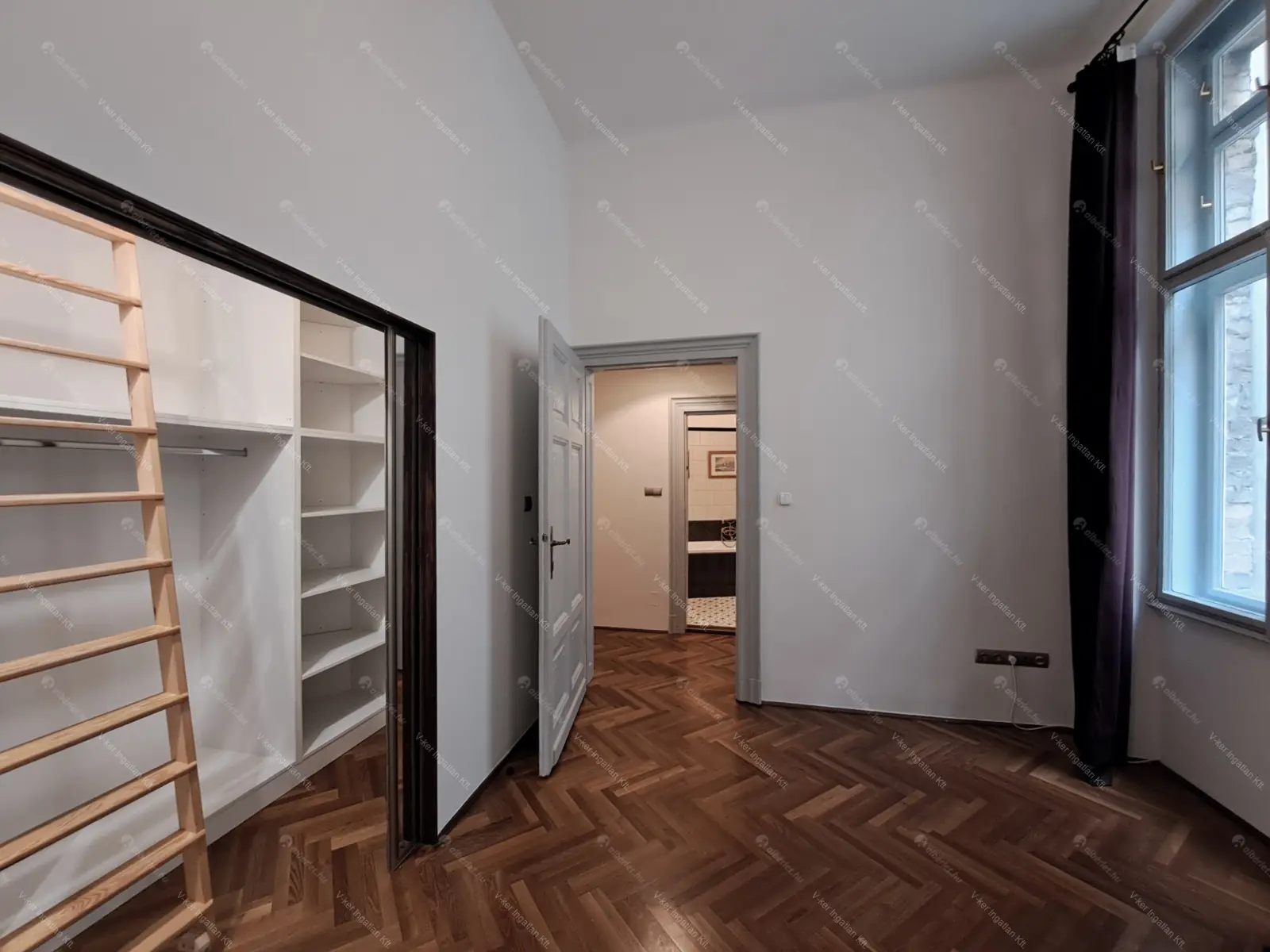 Kiadó albérlet 1522000 Ft/hó áron: Budapest, V. kerület  Szabadság tér. Mérete: 206 nm, 6 szobás | Alberlet.hu - 6651494