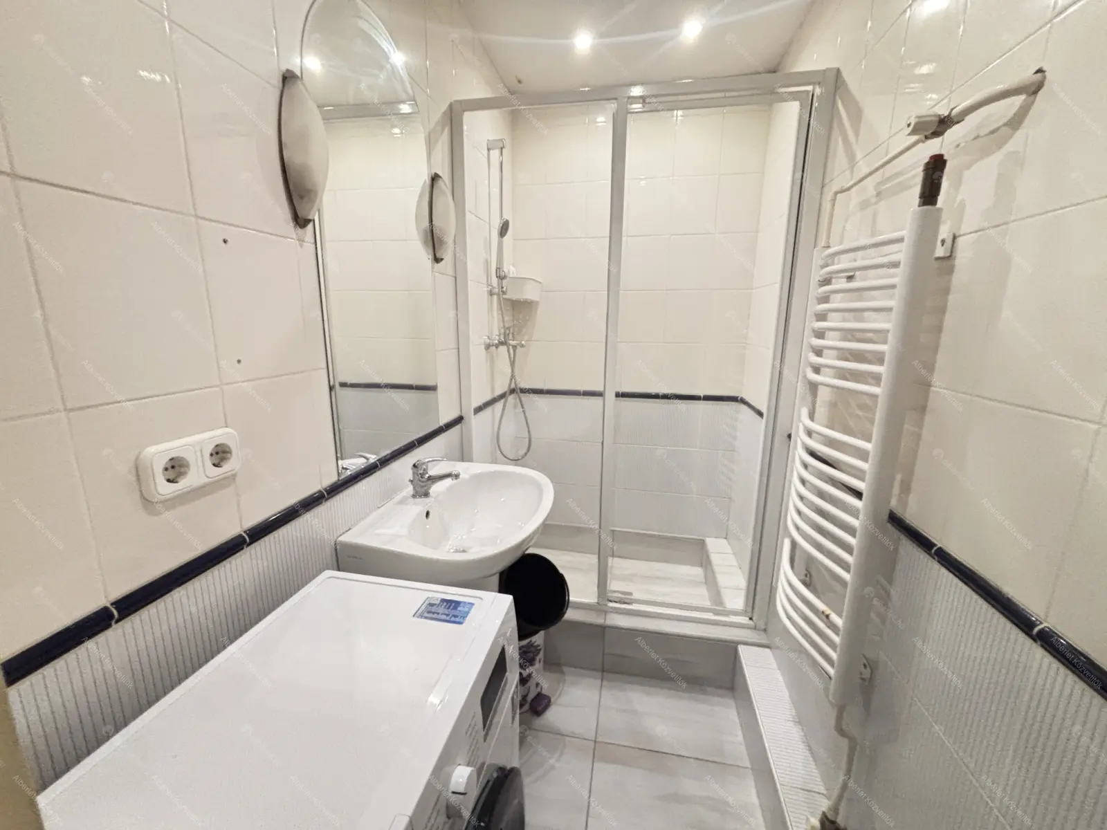 Kiadó albérlet 175000 Ft/hó áron: Budapest, V. kerület  Széchenyi utca. Mérete: 29 nm, 1 szobás | Alberlet.hu - 6667903