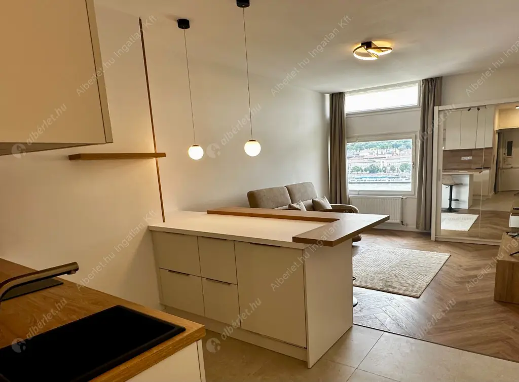 Kiadó albérlet 329000 Ft/hó áron: Budapest, V. kerület  Széchenyi utca. Mérete: 30 nm, 1 szobás | Alberlet.hu - 6521567