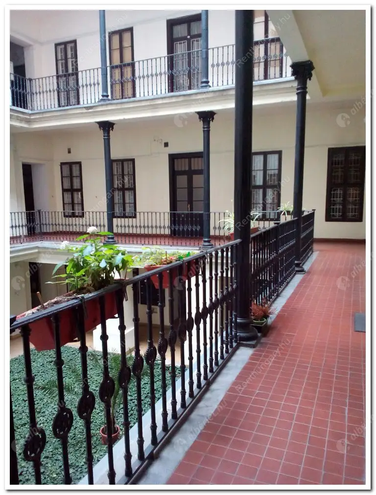 Kiadó albérlet 200000 Ft/hó áron: Budapest, V. kerület  Széchenyi utca. Mérete: 42 nm, 1 szobás | Alberlet.hu - 6568553