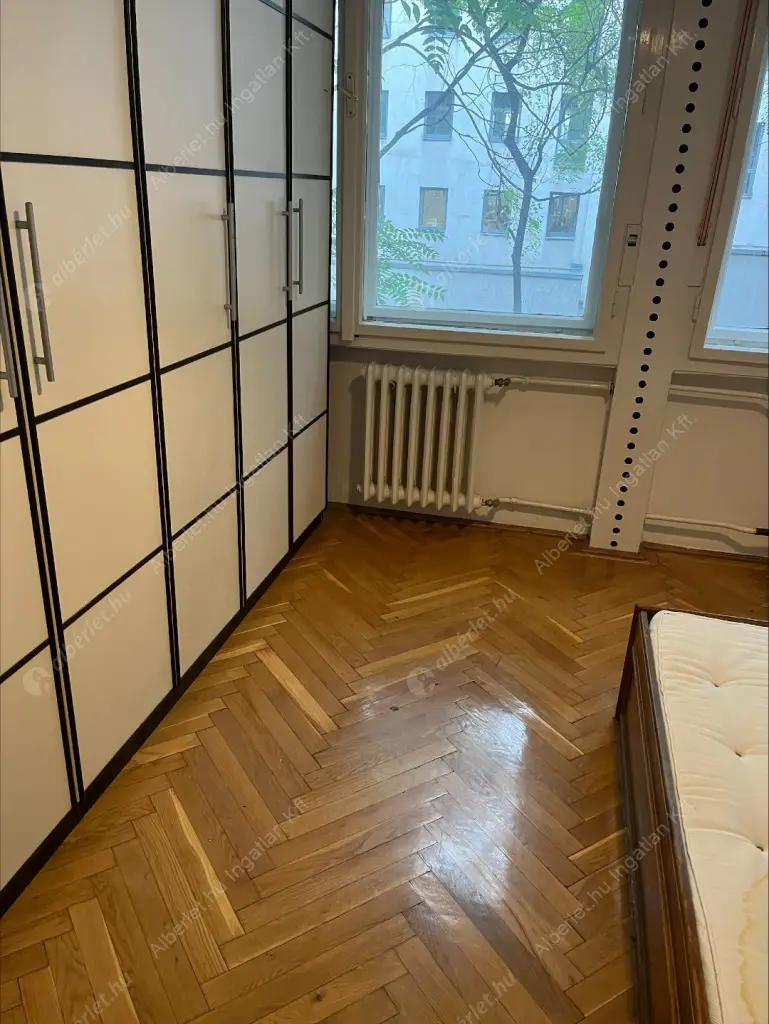 Kiadó albérlet 320000 Ft/hó áron: Budapest, V. kerület  Széchenyi utca. Mérete: 62 nm, 3 szobás | Alberlet.hu - 6556605