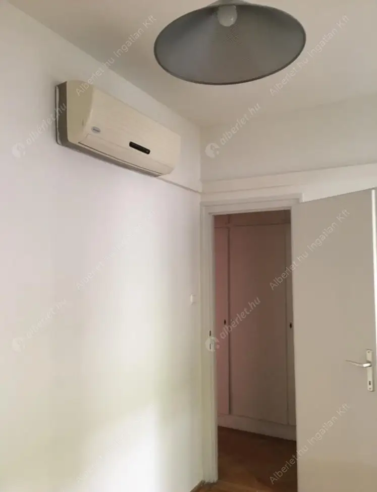 Kiadó albérlet 320000 Ft/hó áron: Budapest, V. kerület  Széchenyi utca. Mérete: 62 nm, 3 szobás | Alberlet.hu - 6556609