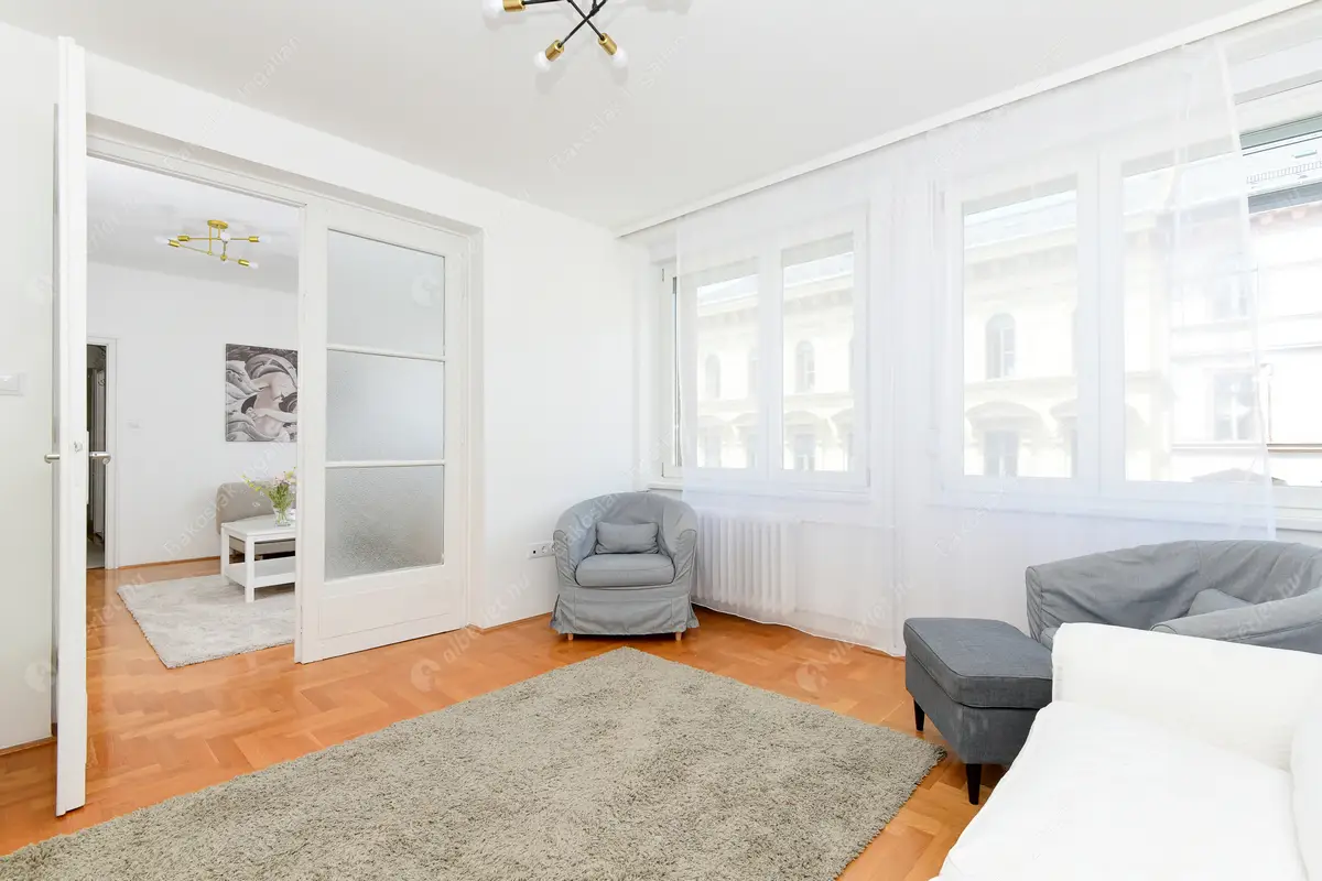 Kiadó albérlet 383000 Ft/hó áron: Budapest, V. kerület  Széchenyi utca. Mérete: 68 nm, 3 szobás | Alberlet.hu - 6487407