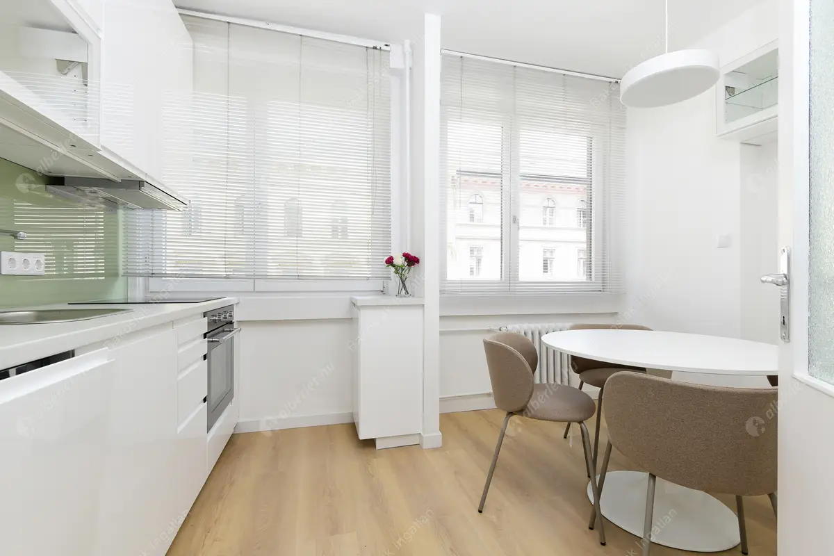 Kiadó albérlet 383000 Ft/hó áron: Budapest, V. kerület  Széchenyi utca. Mérete: 68 nm, 3 szobás | Alberlet.hu - 6487411