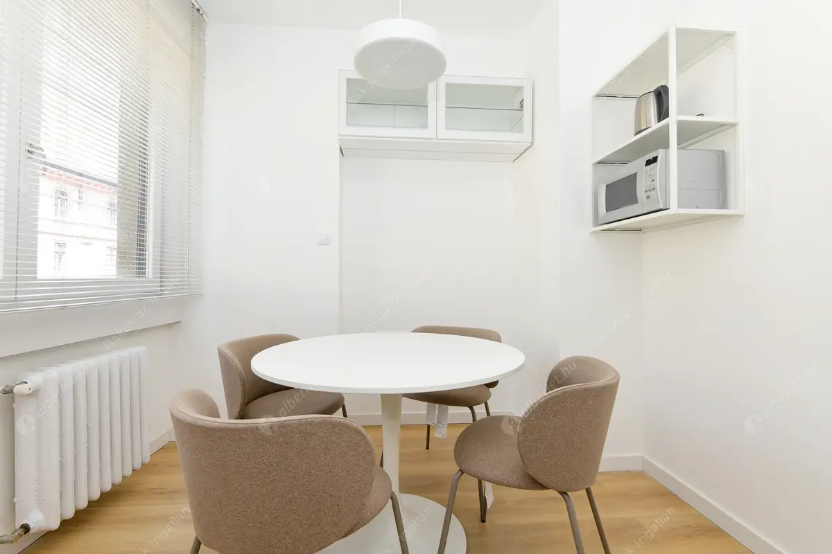 Kiadó albérlet 383000 Ft/hó áron: Budapest, V. kerület  Széchenyi utca. Mérete: 68 nm, 3 szobás | Alberlet.hu - 6487412