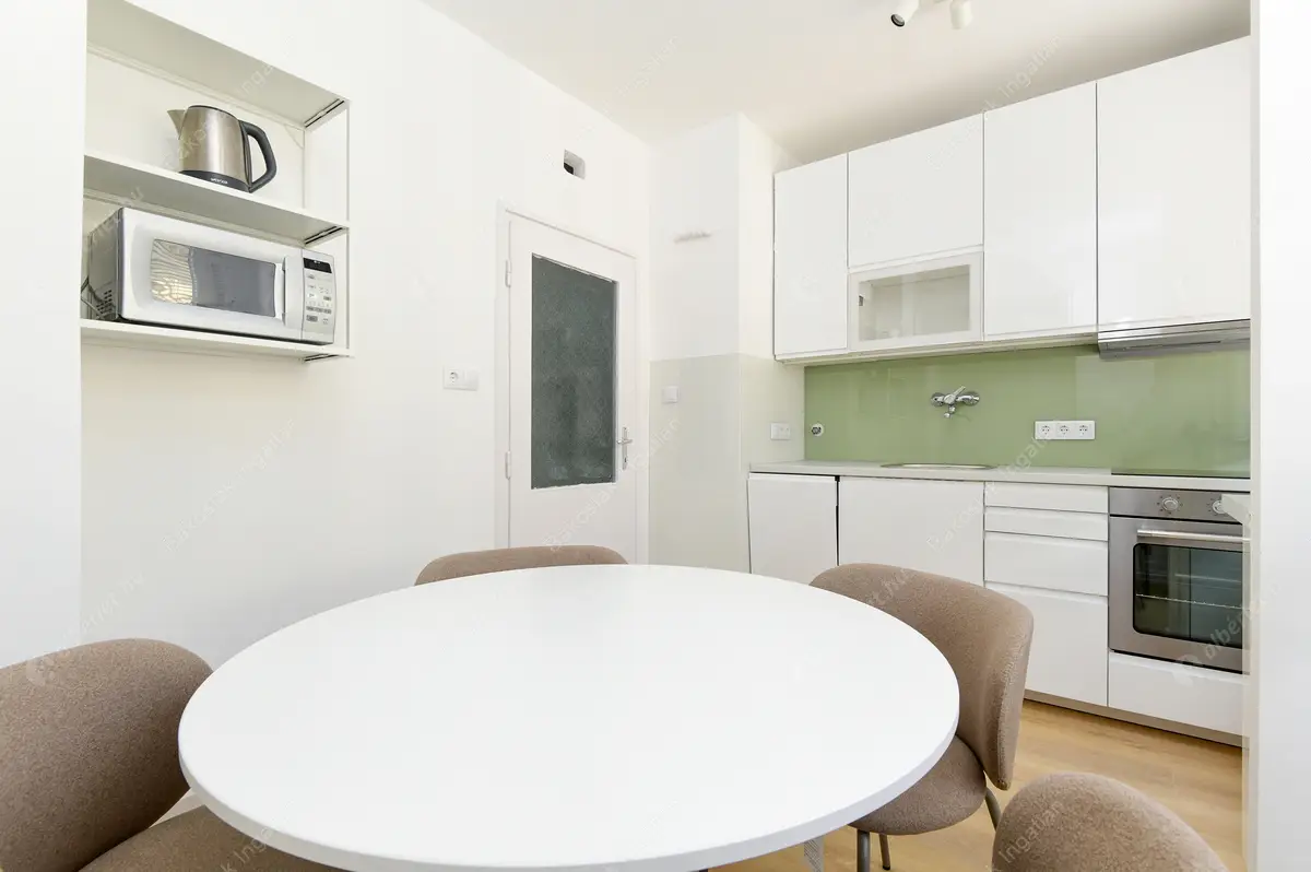 Kiadó albérlet 383000 Ft/hó áron: Budapest, V. kerület  Széchenyi utca. Mérete: 68 nm, 3 szobás | Alberlet.hu - 6487413