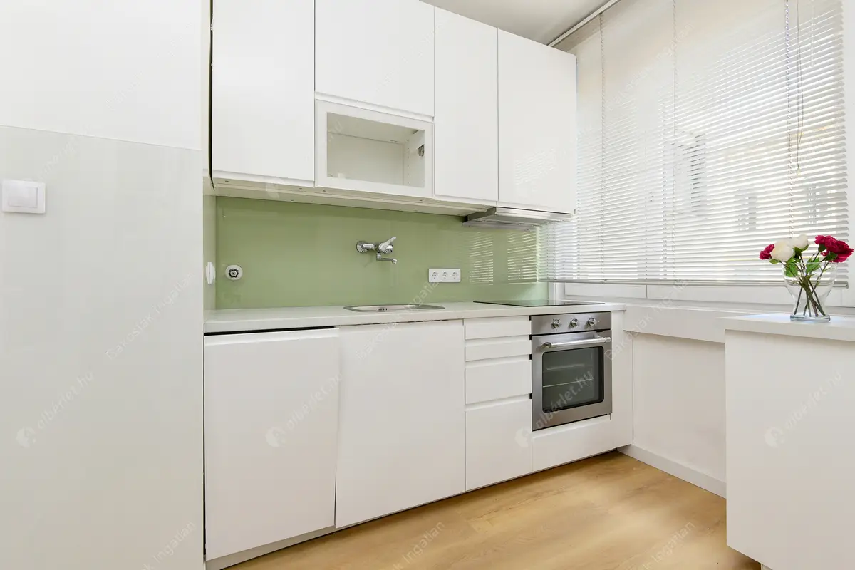 Kiadó albérlet 383000 Ft/hó áron: Budapest, V. kerület  Széchenyi utca. Mérete: 68 nm, 3 szobás | Alberlet.hu - 6487414