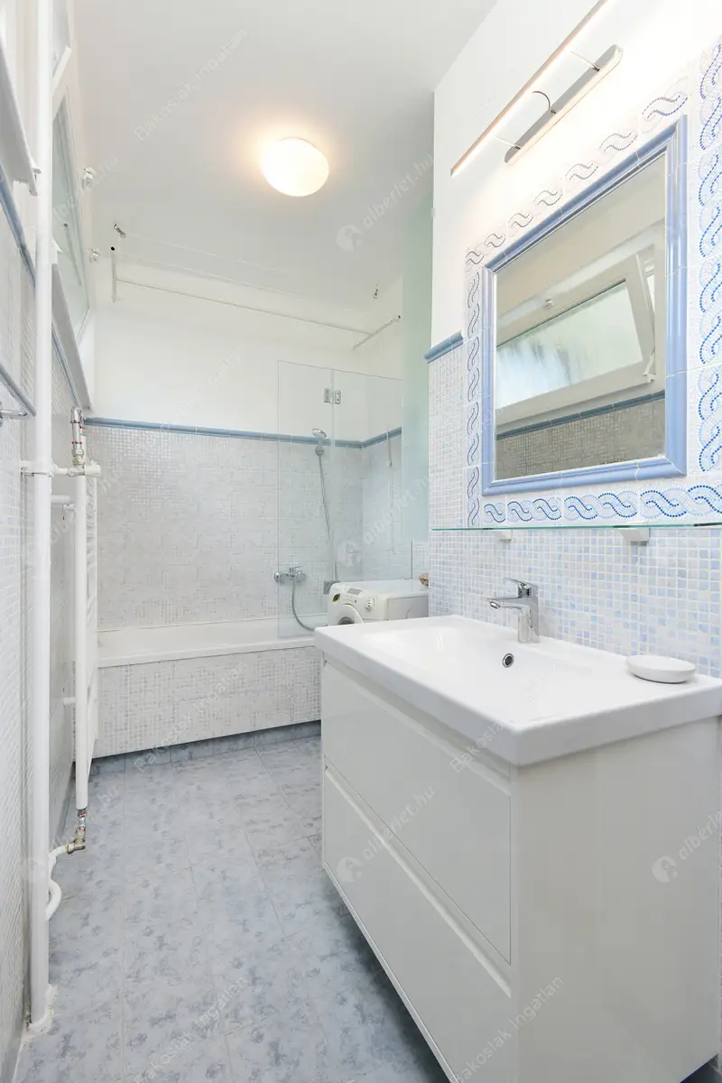 Kiadó albérlet 383000 Ft/hó áron: Budapest, V. kerület  Széchenyi utca. Mérete: 68 nm, 3 szobás | Alberlet.hu - 6487415