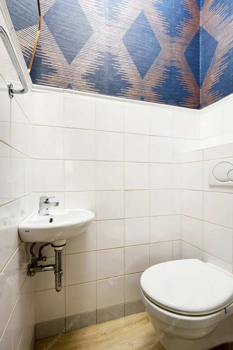 Kiadó albérlet 383000 Ft/hó áron: Budapest, V. kerület  Széchenyi utca. Mérete: 68 nm, 3 szobás | Alberlet.hu - 6487418