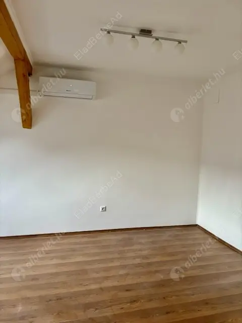 Kiadó albérlet 500000 Ft/hó áron: Budapest, V. kerület  Széchenyi utca. Mérete: 80 nm, 3 szobás | Alberlet.hu - 6610002