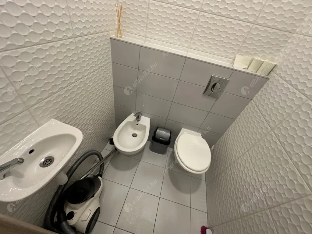 Kiadó albérlet 419000 Ft/hó áron: Budapest, V. kerület  Szent István körút. Mérete: 59 nm, 3 szobás | Alberlet.hu - 6583754