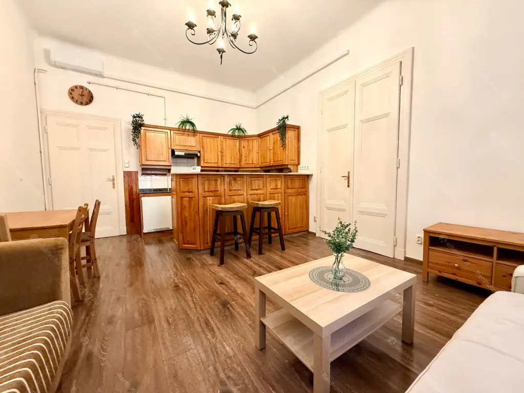 Kiadó albérlet 350000 Ft/hó áron: Budapest, V. kerület  Szép utca. Mérete: 75 nm, 3 szobás | Alberlet.hu - 6693639