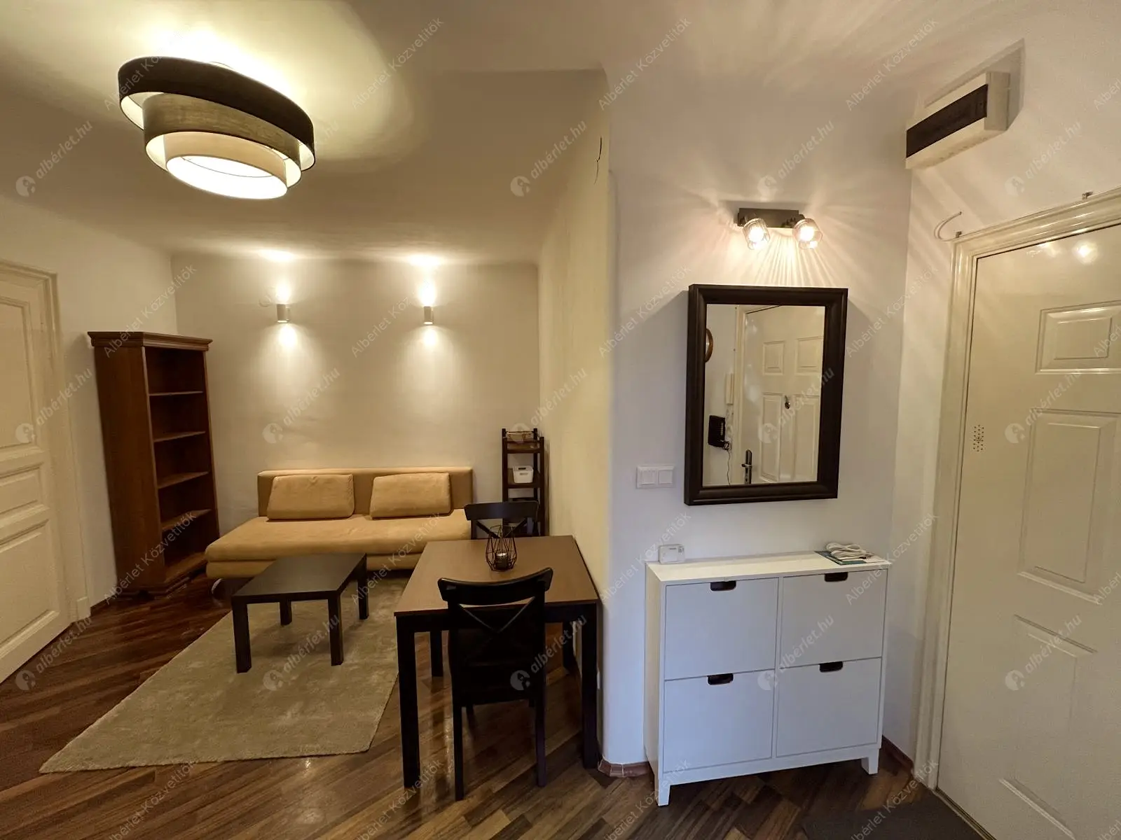 Kiadó albérlet 260000 Ft/hó áron: Budapest, V. kerület  Szervita tér. Mérete: 32 nm, 1 szobás | Alberlet.hu - 6595811