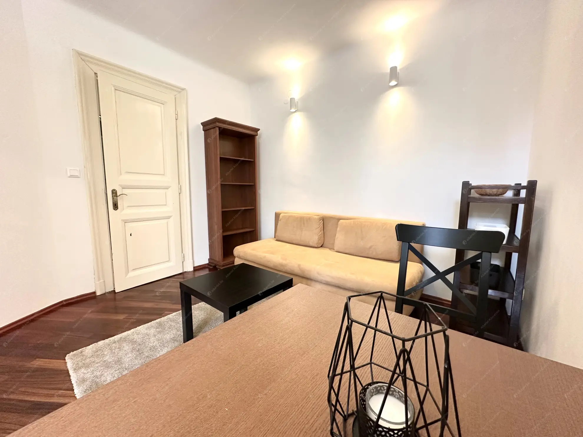 Kiadó albérlet 250000 Ft/hó áron: Budapest, V. kerület  Szervita tér. Mérete: 32 nm, 1 szobás | Alberlet.hu - 6598514