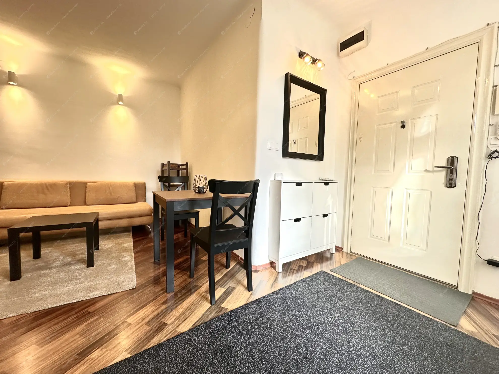 Kiadó albérlet 250000 Ft/hó áron: Budapest, V. kerület  Szervita tér. Mérete: 32 nm, 1 szobás | Alberlet.hu - 6598516