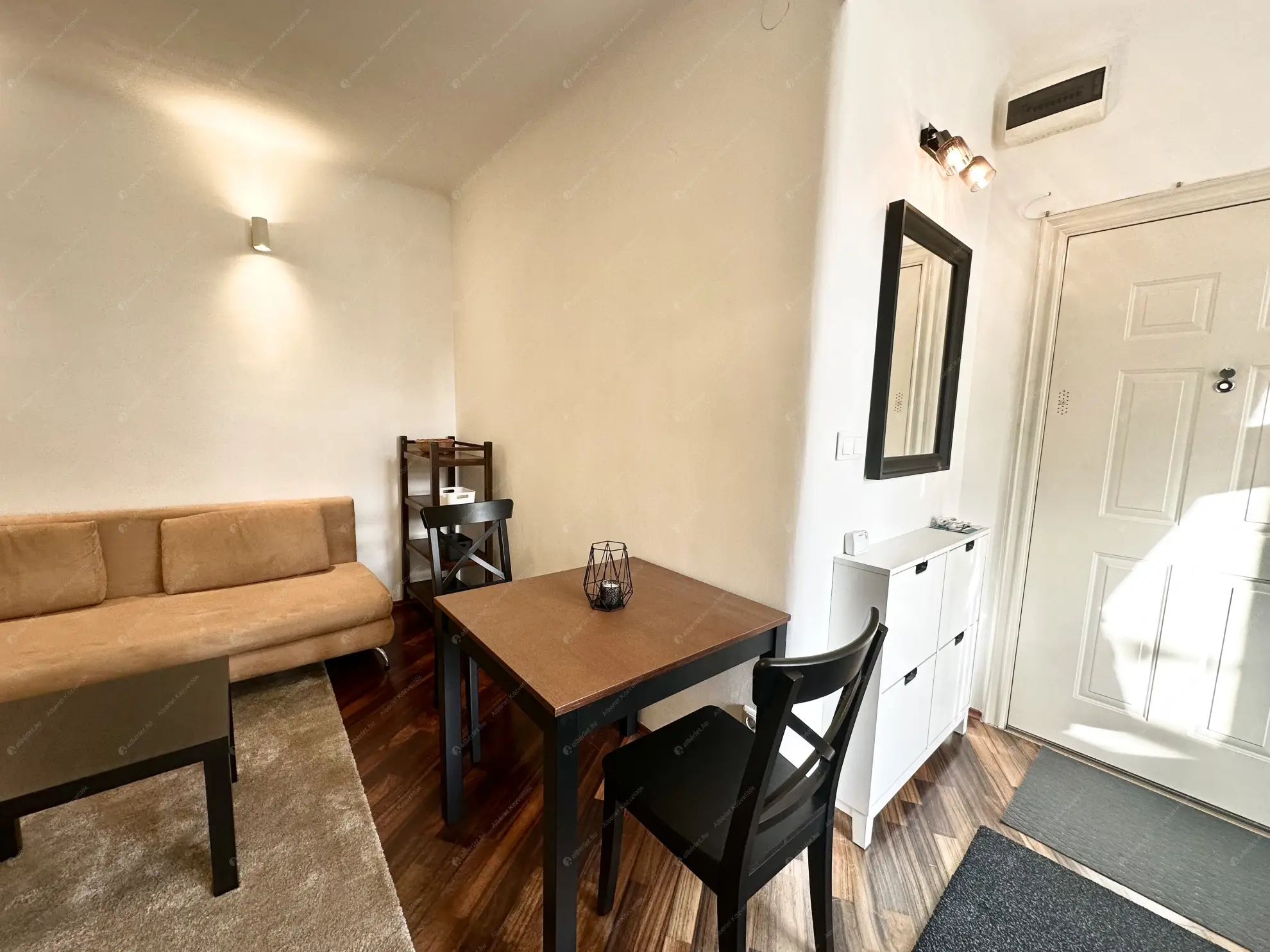 Kiadó albérlet 250000 Ft/hó áron: Budapest, V. kerület  Szervita tér. Mérete: 32 nm, 1 szobás | Alberlet.hu - 6598518