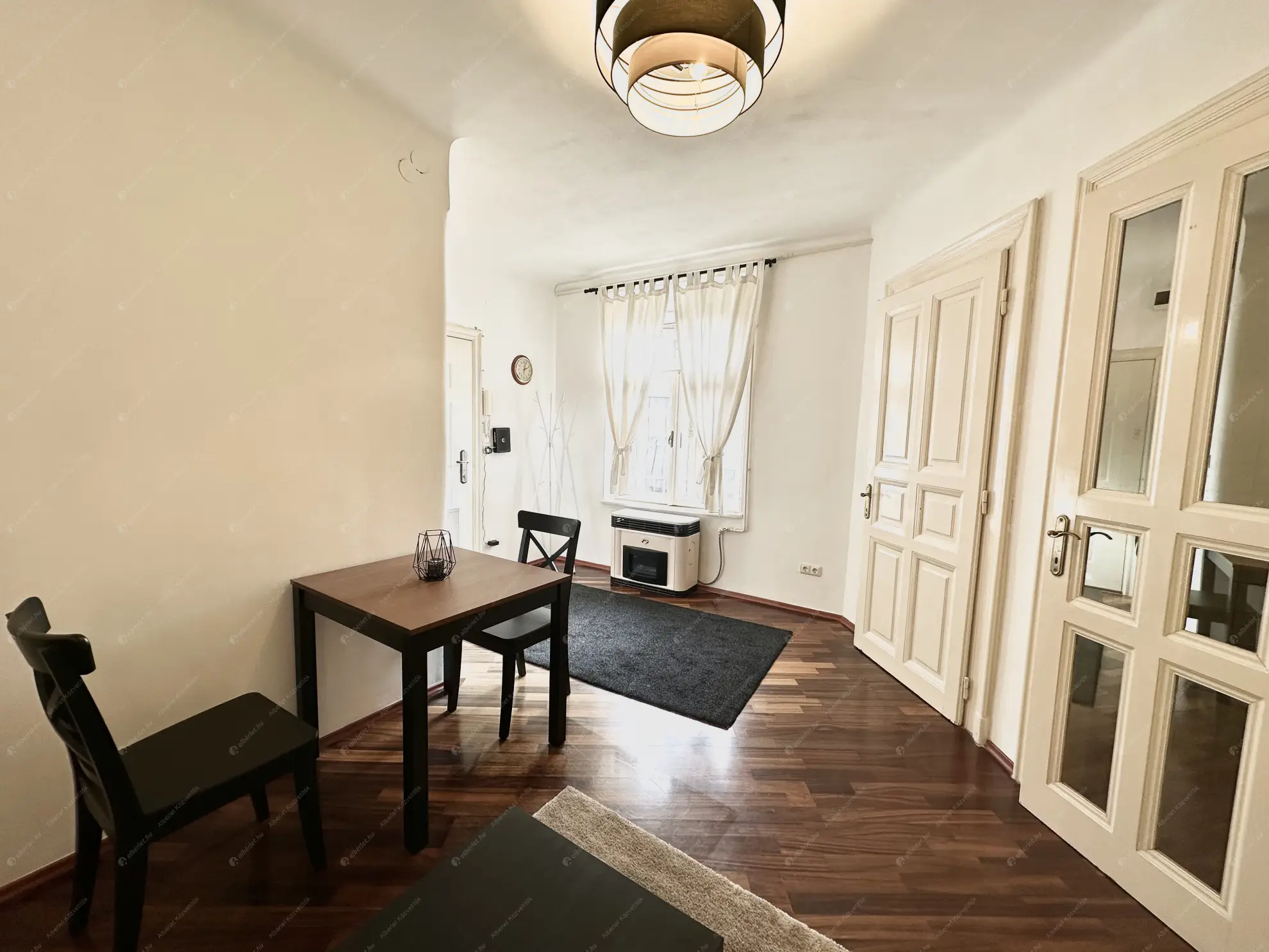 Kiadó albérlet 250000 Ft/hó áron: Budapest, V. kerület  Szervita tér. Mérete: 32 nm, 1 szobás | Alberlet.hu - 6598519