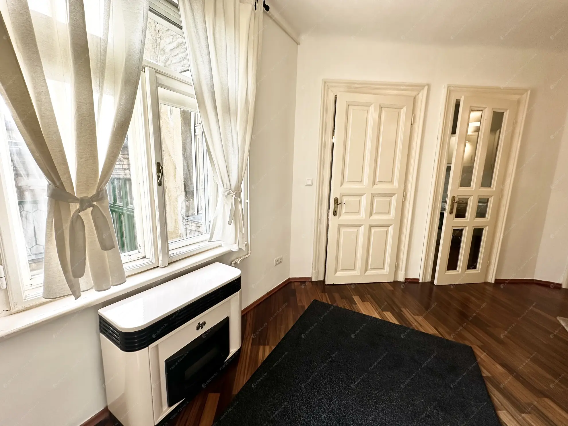 Kiadó albérlet 250000 Ft/hó áron: Budapest, V. kerület  Szervita tér. Mérete: 32 nm, 1 szobás | Alberlet.hu - 6598520