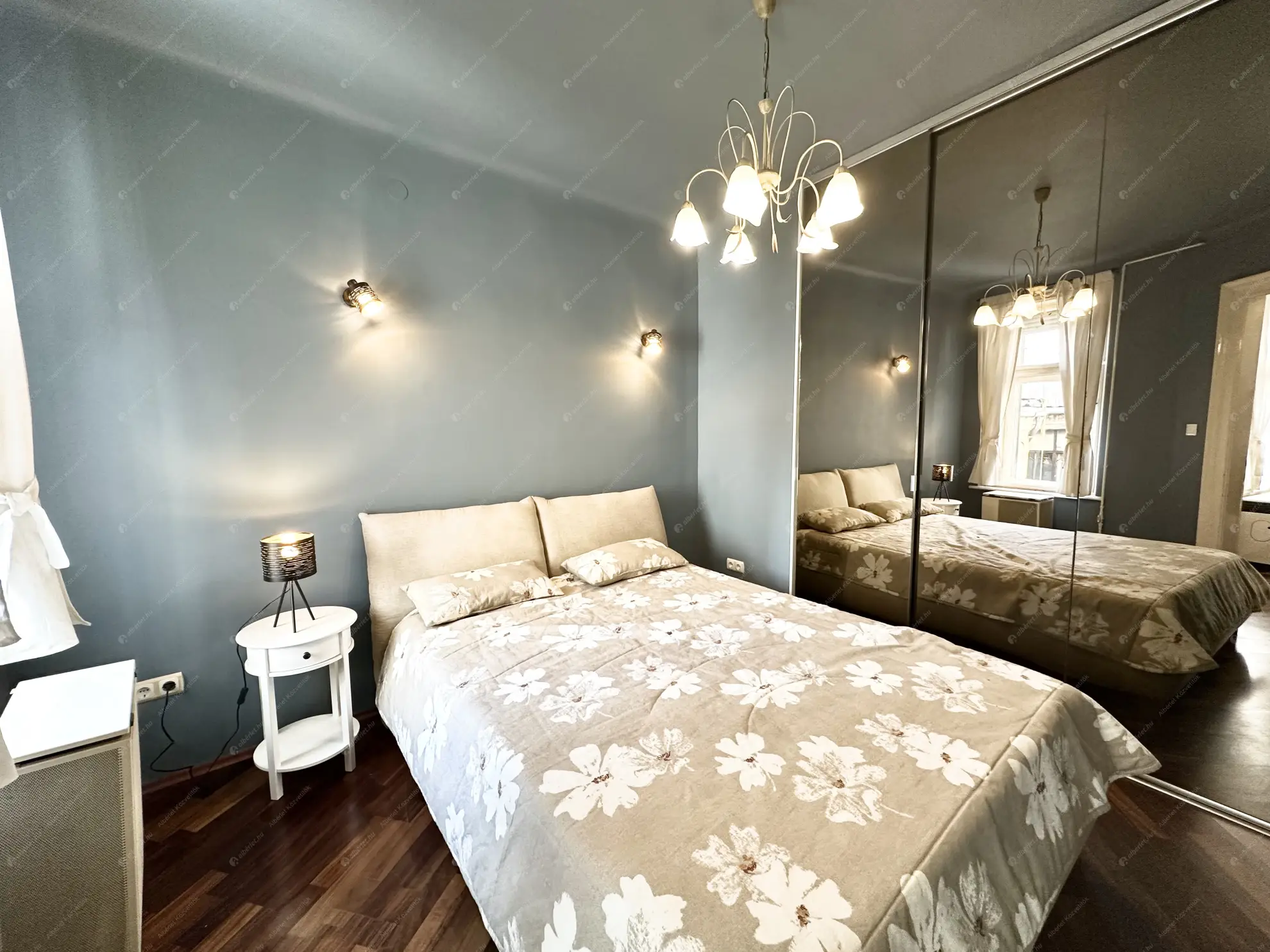 Kiadó albérlet 250000 Ft/hó áron: Budapest, V. kerület  Szervita tér. Mérete: 32 nm, 1 szobás | Alberlet.hu - 6598523