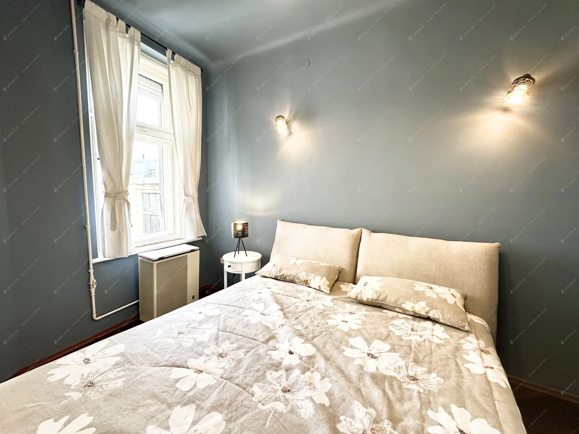 Kiadó albérlet 250000 Ft/hó áron: Budapest, V. kerület  Szervita tér. Mérete: 32 nm, 1 szobás | Alberlet.hu - 6598524