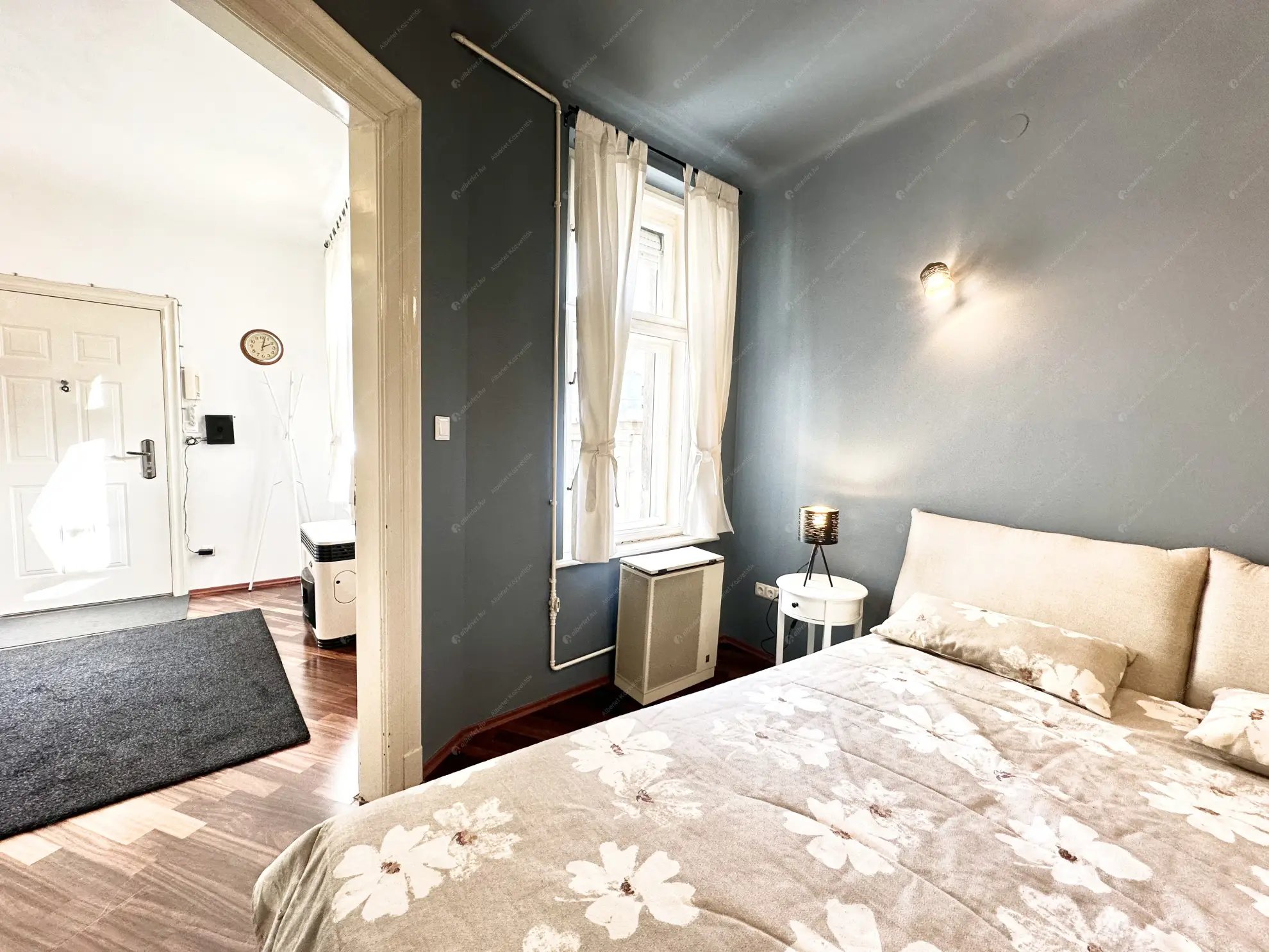 Kiadó albérlet 250000 Ft/hó áron: Budapest, V. kerület  Szervita tér. Mérete: 32 nm, 1 szobás | Alberlet.hu - 6598525