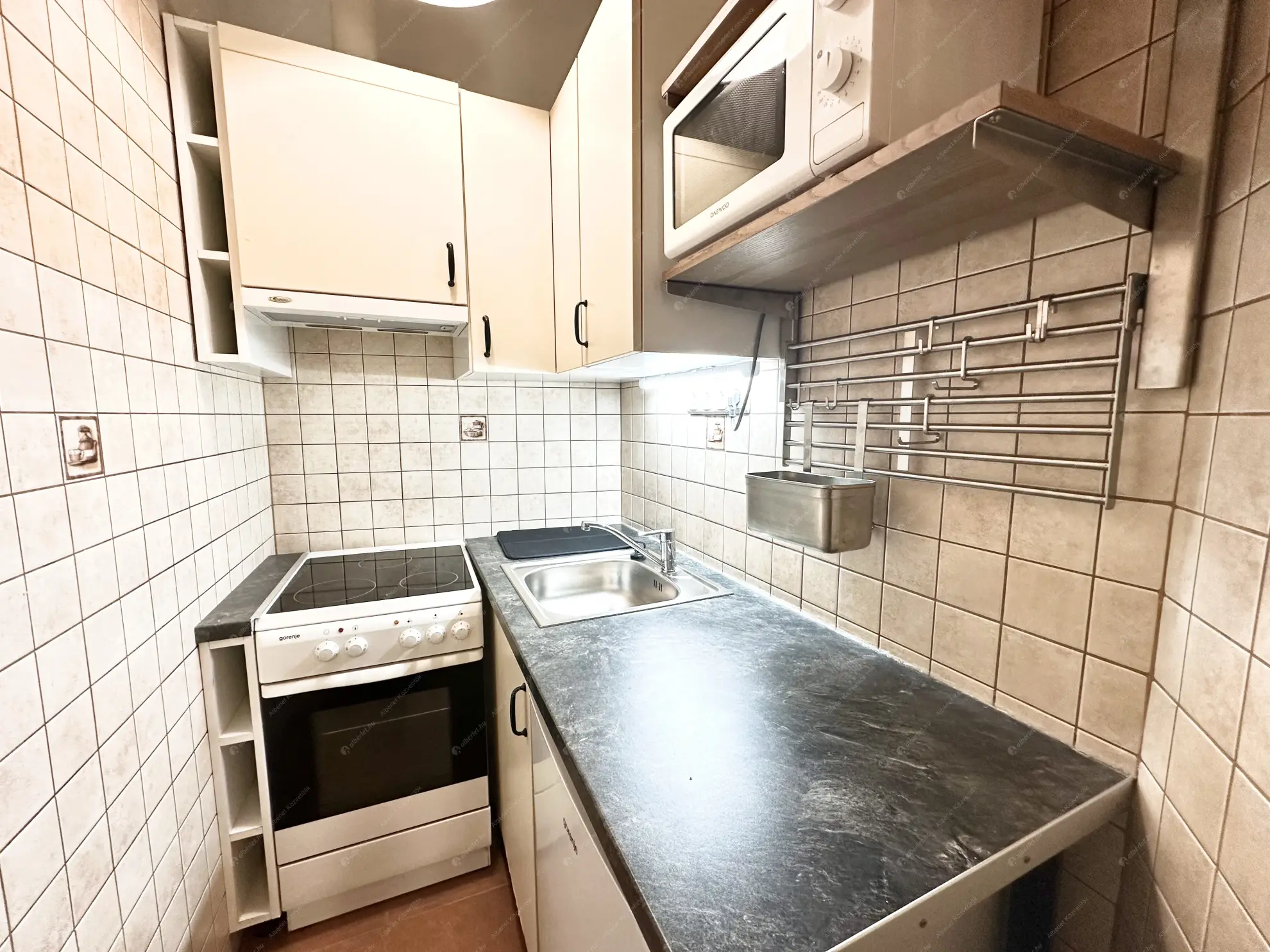 Kiadó albérlet 250000 Ft/hó áron: Budapest, V. kerület  Szervita tér. Mérete: 32 nm, 1 szobás | Alberlet.hu - 6598526