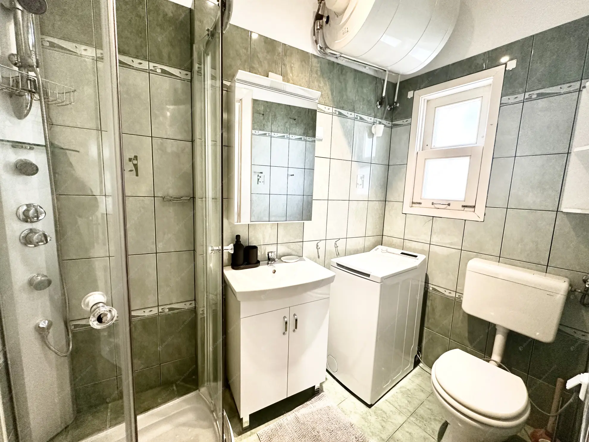 Kiadó albérlet 250000 Ft/hó áron: Budapest, V. kerület  Szervita tér. Mérete: 32 nm, 1 szobás | Alberlet.hu - 6598527