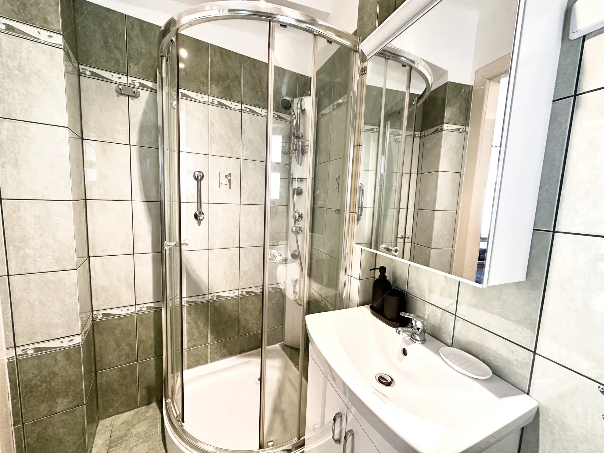 Kiadó albérlet 250000 Ft/hó áron: Budapest, V. kerület  Szervita tér. Mérete: 32 nm, 1 szobás | Alberlet.hu - 6598528