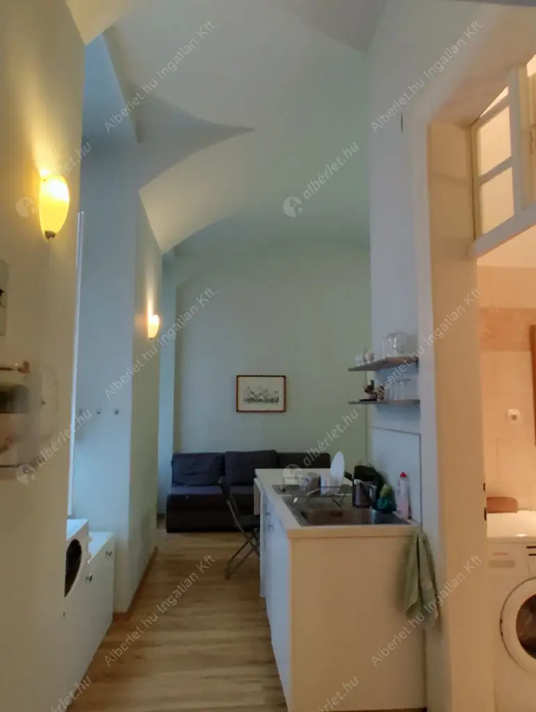 Kiadó albérlet 340000 Ft/hó áron: Budapest, V. kerület  Tüköry utca. Mérete: 40 nm, 2 szobás | Alberlet.hu - 6517726