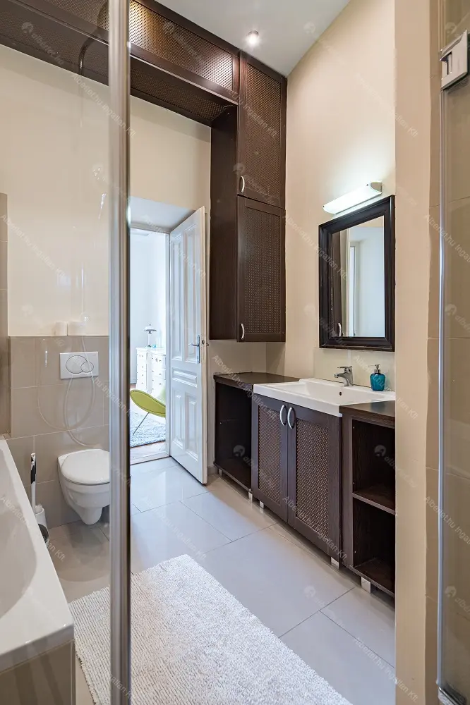 Kiadó albérlet 1091000 Ft/hó áron: Budapest, V. kerület  Váci utca. Mérete: 120 nm, 3 szobás | Alberlet.hu - 6700339