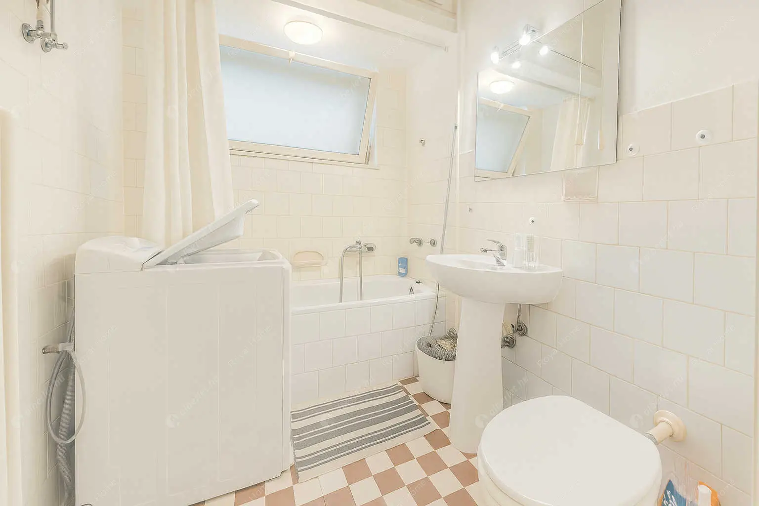 Kiadó albérlet 195000 Ft/hó áron: Budapest, V. kerület  Váci utca. Mérete: 30 nm, 1 szobás | Alberlet.hu - 6584835