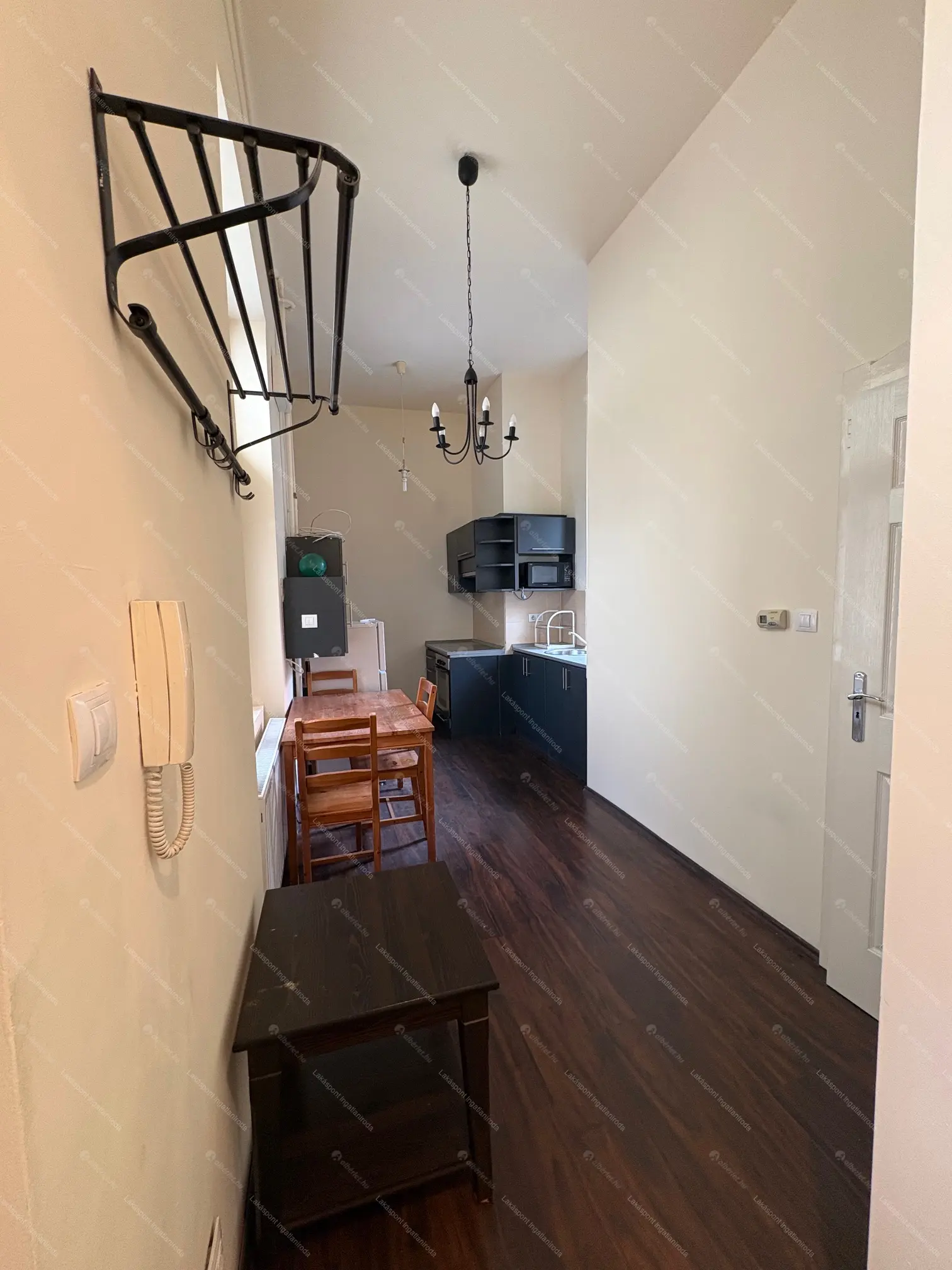 Kiadó albérlet 183000 Ft/hó áron: Budapest, V. kerület  Váci utca. Mérete: 35 nm, 1 szobás | Alberlet.hu - 6707183