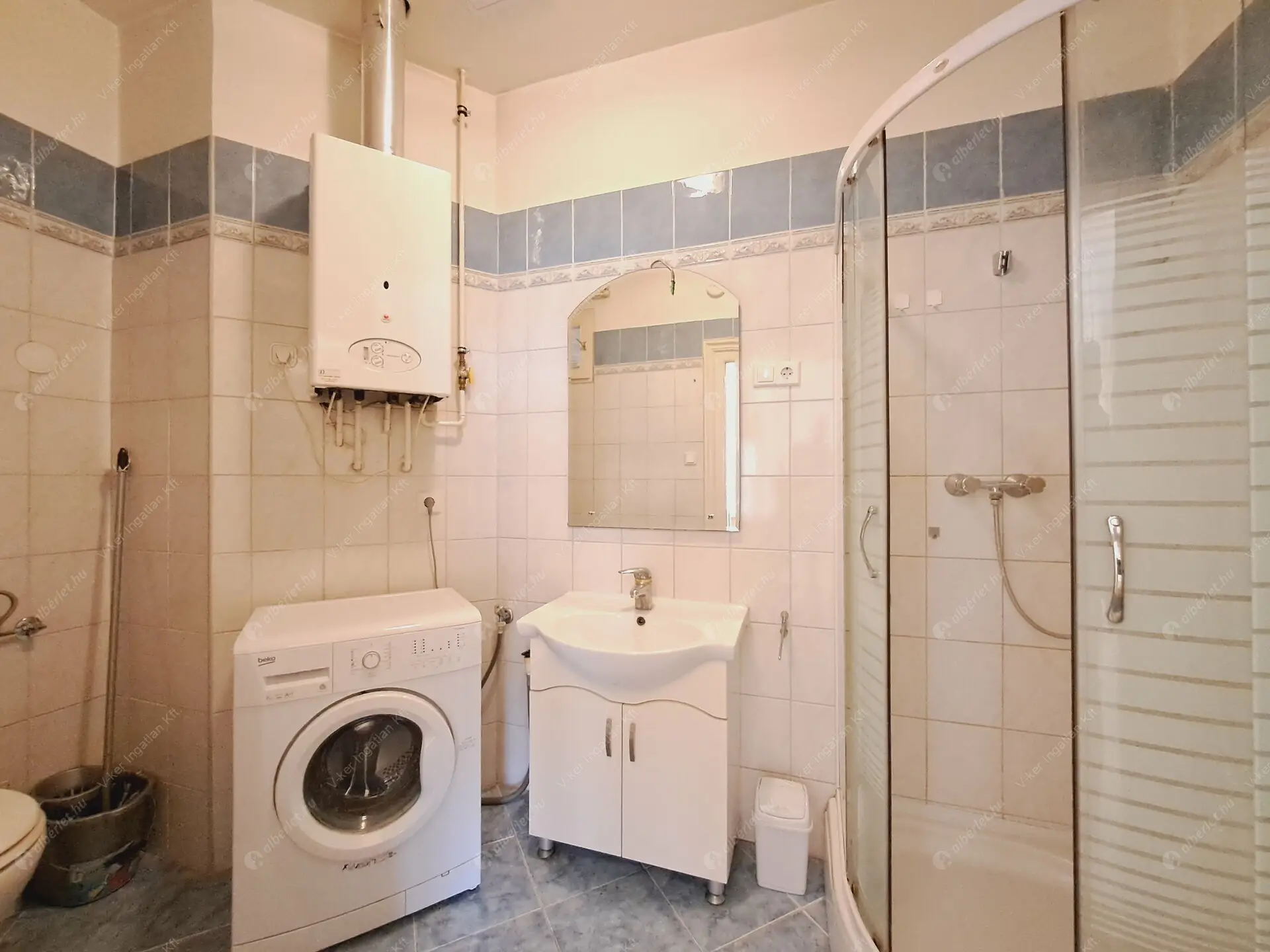 Kiadó albérlet 210000 Ft/hó áron: Budapest, V. kerület  Váci utca. Mérete: 38 nm, 1 szobás | Alberlet.hu - 6429080