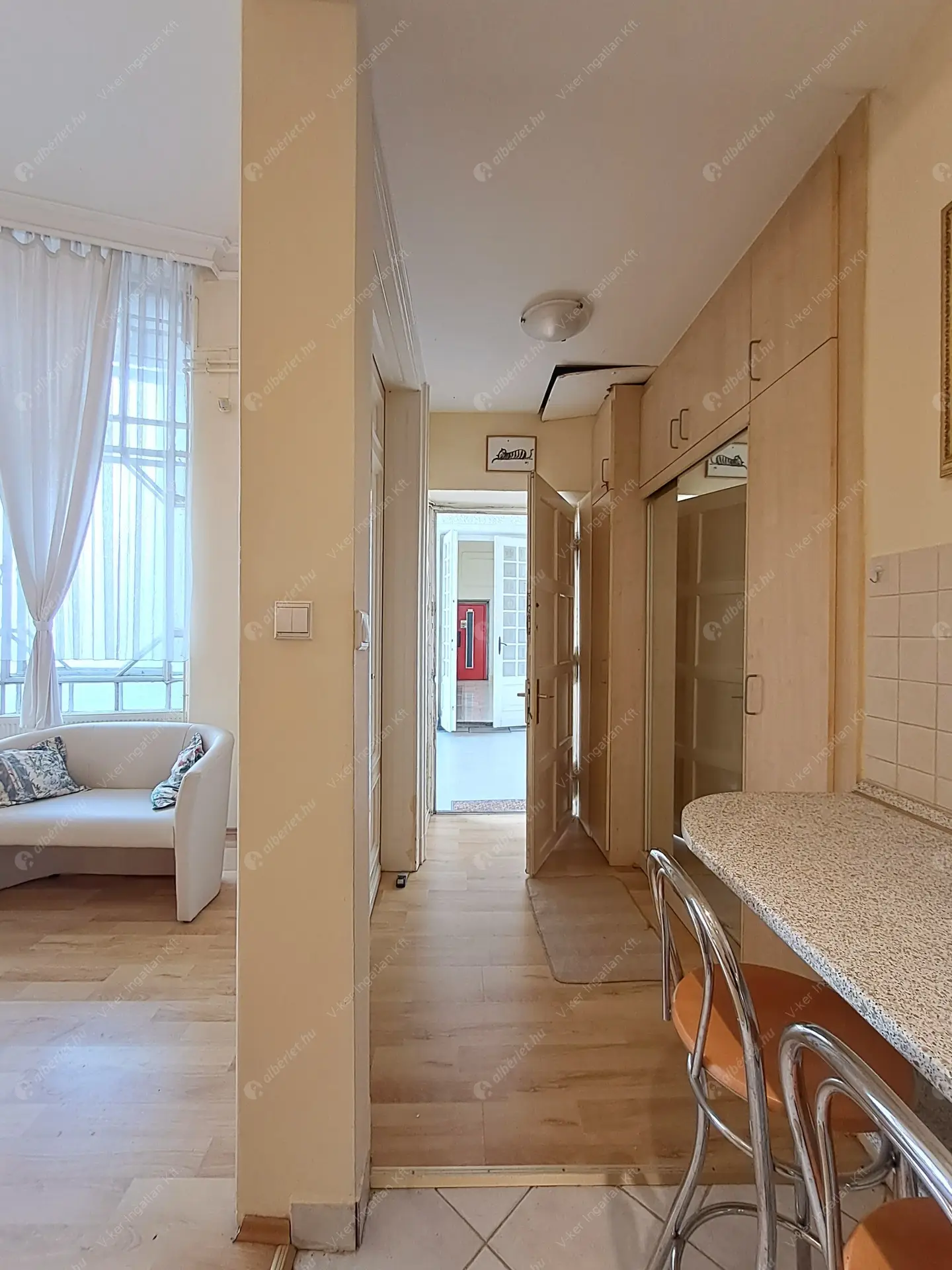 Kiadó albérlet 210000 Ft/hó áron: Budapest, V. kerület  Váci utca. Mérete: 38 nm, 1 szobás | Alberlet.hu - 6429081