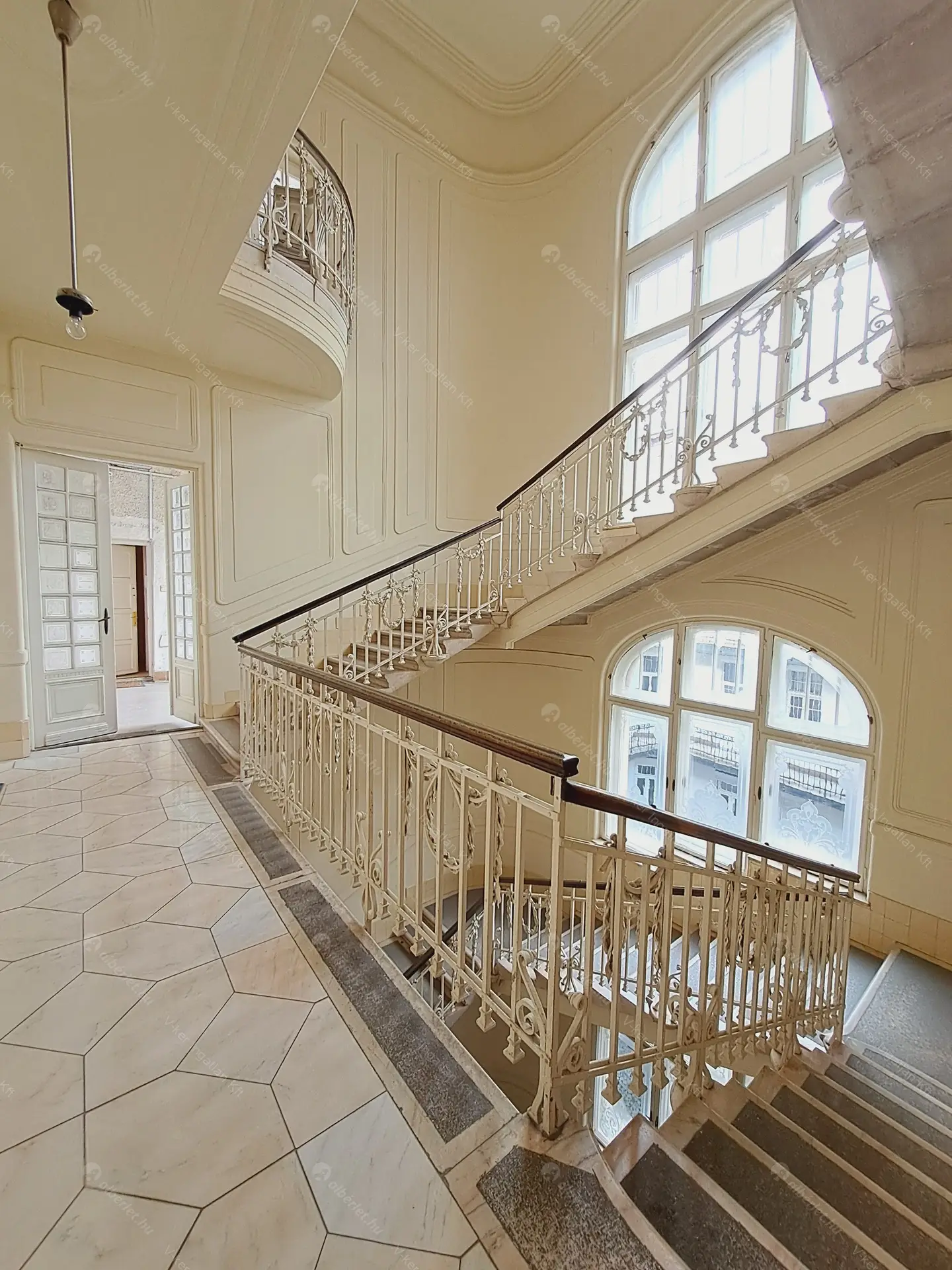 Kiadó albérlet 210000 Ft/hó áron: Budapest, V. kerület  Váci utca. Mérete: 38 nm, 1 szobás | Alberlet.hu - 6429086